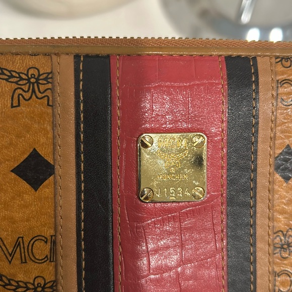 MCM zippy Wallet Multiple colors - Picture 6 of 13
